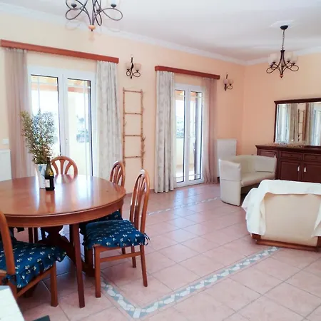 Elena House - Family Corfiot Country Apartment