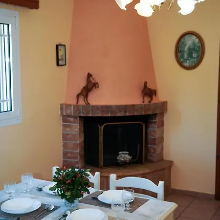 Elena House - Family Corfiot Country Apartment