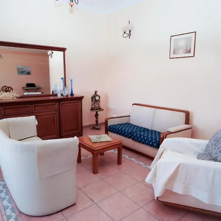 Elena House - Family Corfiot Country Apartment *