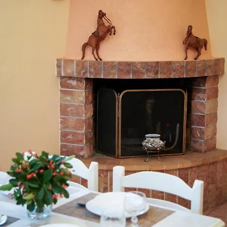 Elena House - Family Corfiot Country Apartment